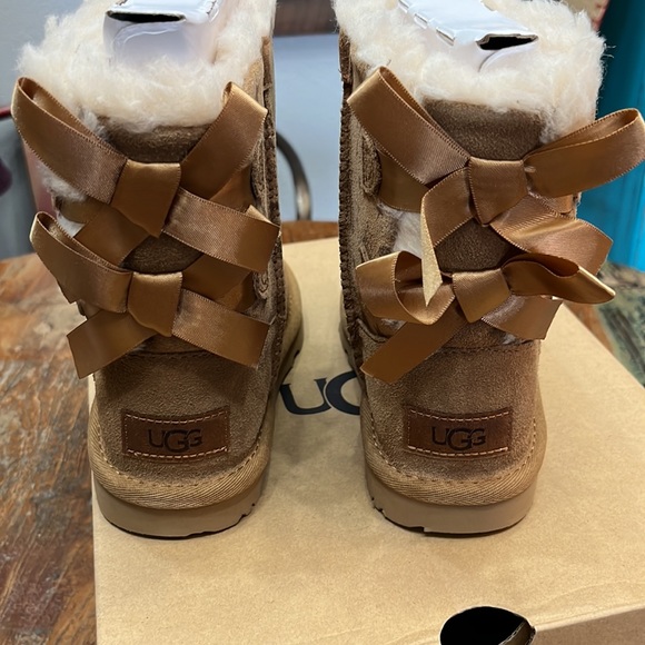 New in Box Ugg Bailey Bow Planetary Boots - Picture 2 of 6